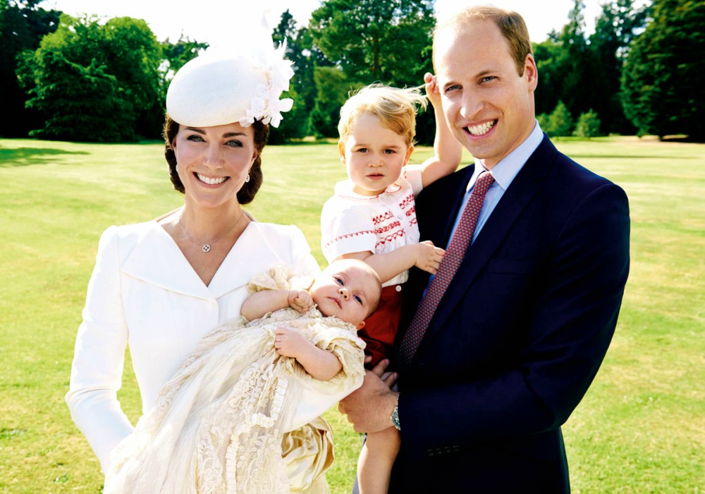 Duques de Cambridge dan la bienvenida al nuevo integrante de a familia real