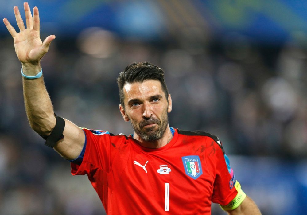 El arquero Gianluigi Buffon colgará sus tacos y sus guantes