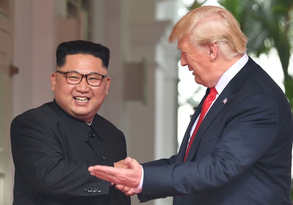 Kim Jong-un y Donald Trump sostienen histórica cumbre