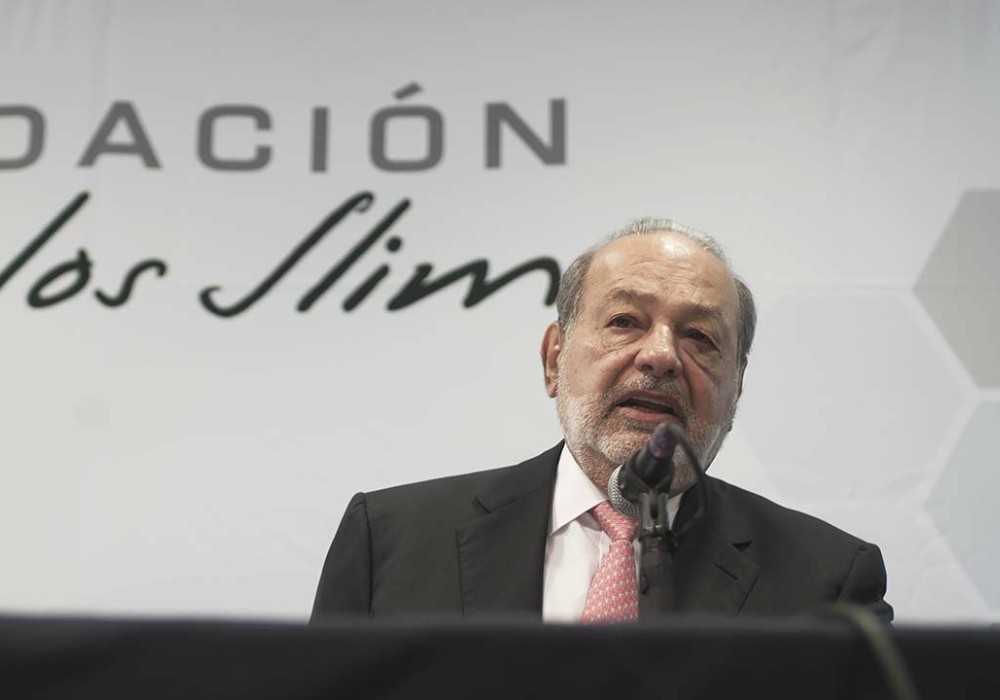 Empresario multimillonario Carlos Slim defiende el Nuevo aeropuerto de México