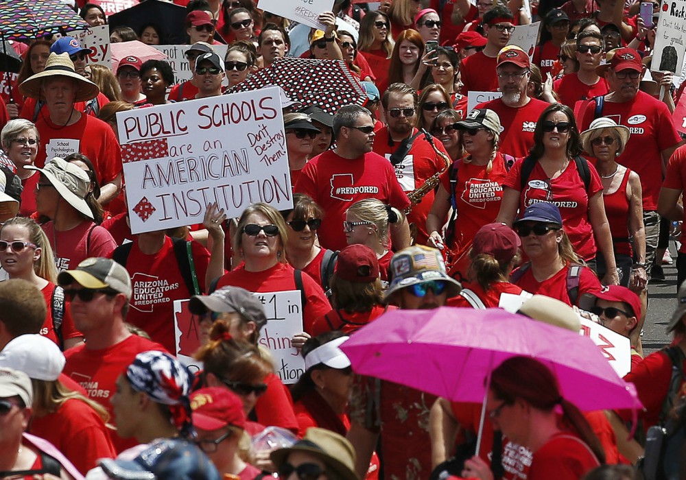 Luego de protestas maestros de Arizona logran aumento salarial