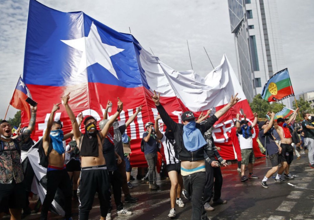 Presidente de Chile admite abuso de autoridades en manifestaciones